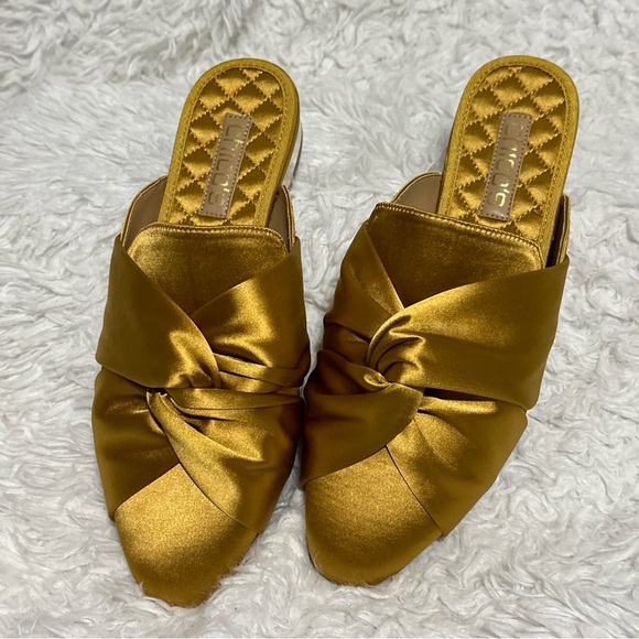 Chico's Kyla Mules Marigold Gold Wrap Silk Fabric Mob Wife Lux Sz.8.5 Classic - Picture 3 of 14